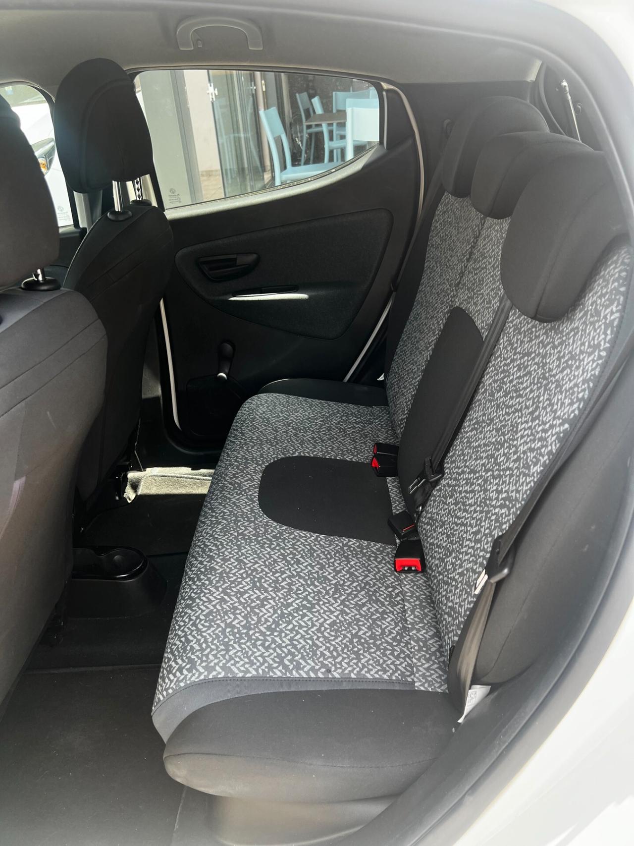 Lancia Ypsilon 1.0 FireFly 5 porte S&S Hybrid Ecochic Silver NEOPATENTATI