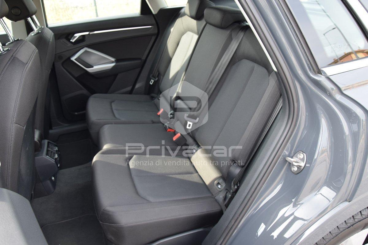AUDI Q3 40 TDI quattro S tronic Business Advanced