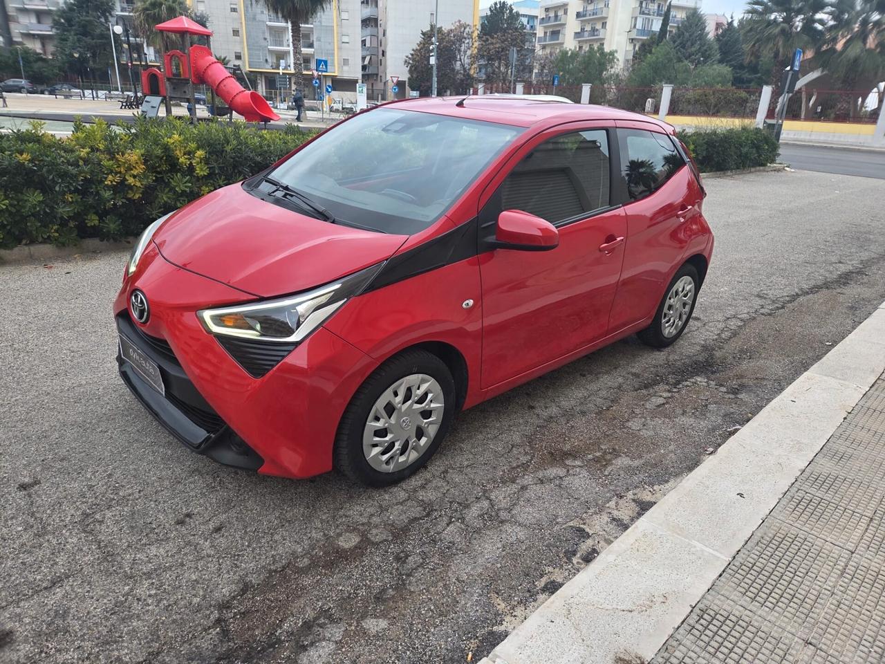 Toyota Aygo 1.0 VVT-i 72 CV 5 porte x-play MMT