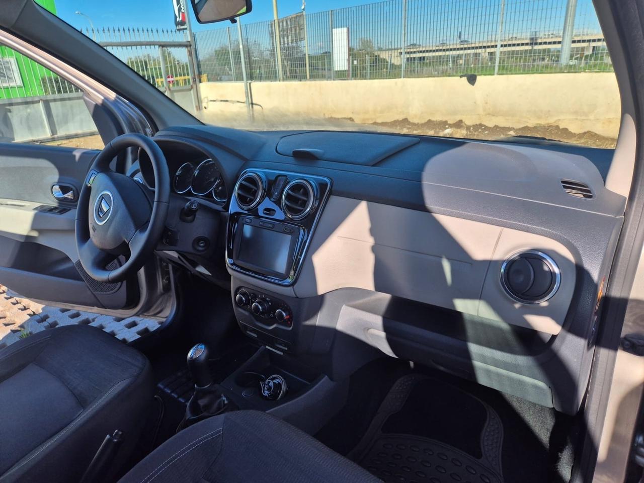 Dacia Lodgy 1.6 8V 85CV 5 posti metano scadenza 2029