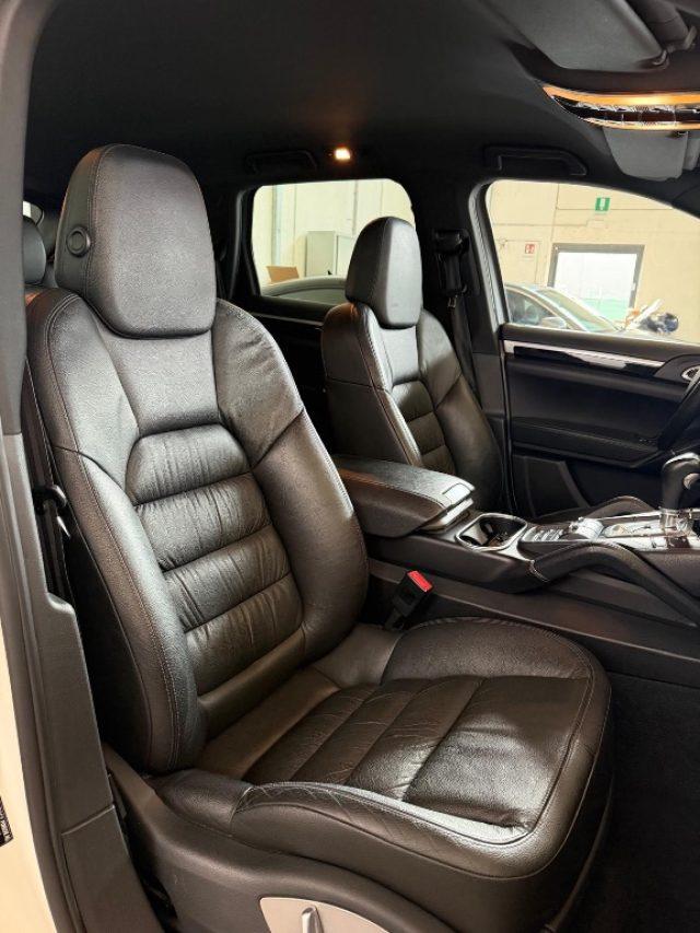 PORSCHE Cayenne 3.0 Diesel /BELL1SS1MO/