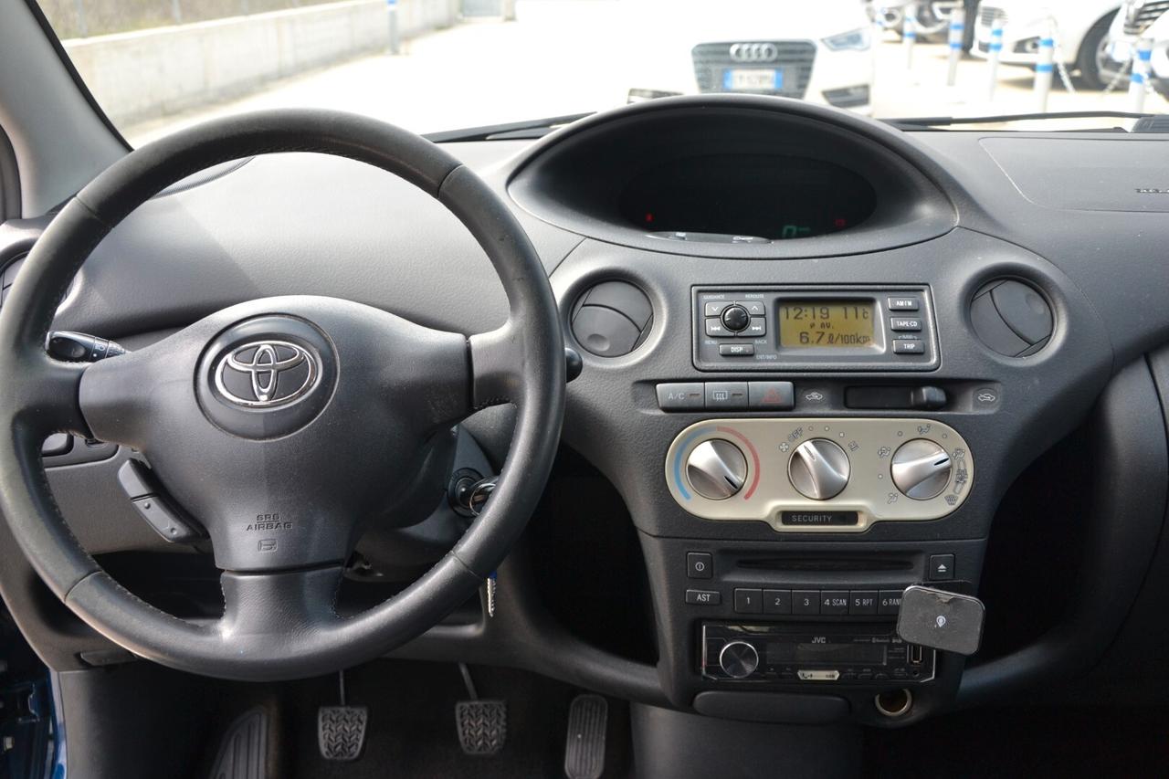 Toyota Yaris 1.0i 16V cat 5 porte Sol