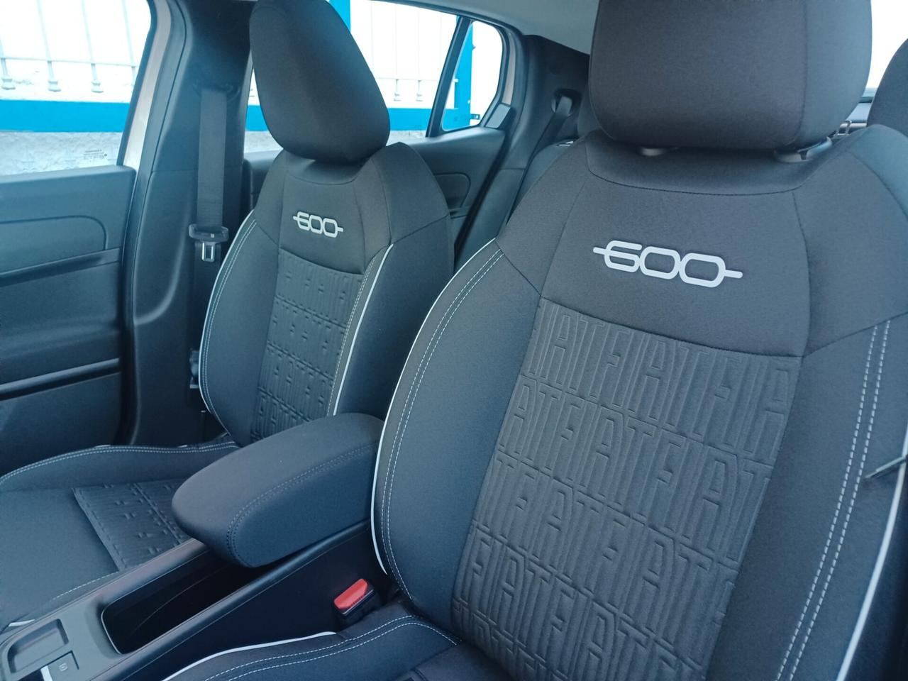 Fiat 600 Hybrid 110 CV DCT KMO UFF. ITALIA