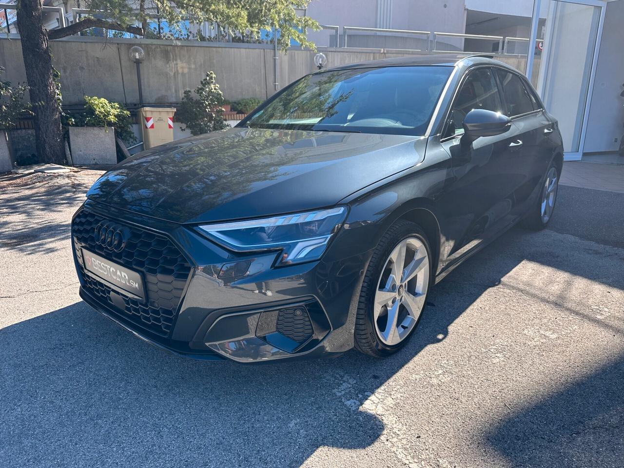 Audi A3 SPORTBACK 35 TDI S tronic / Black line edition / PANORAMA / LED LUCI AMBIENT / R18