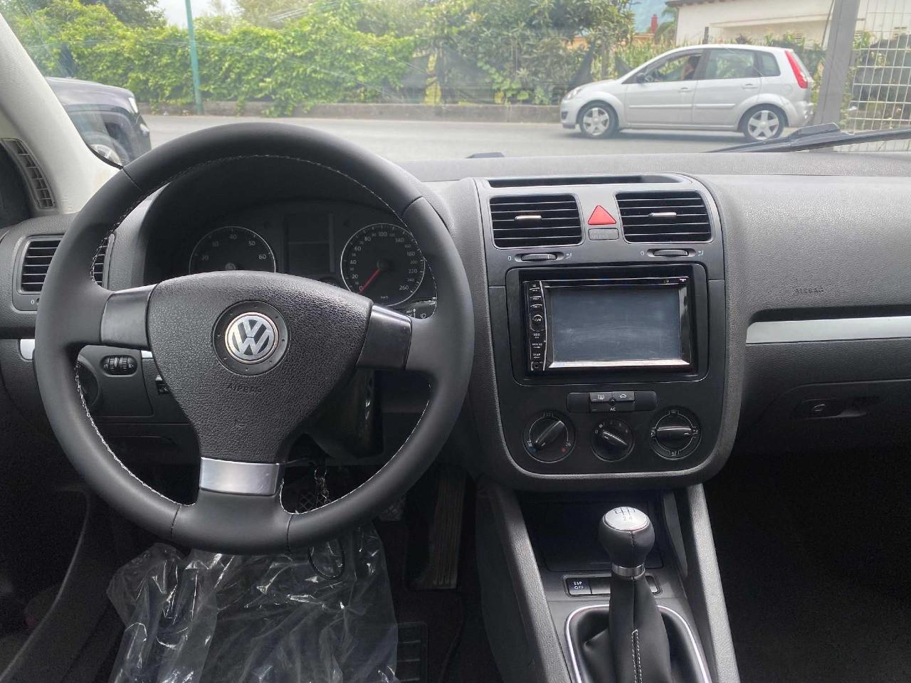 VOLKSWAGEN Golf 1.6 Comfortline