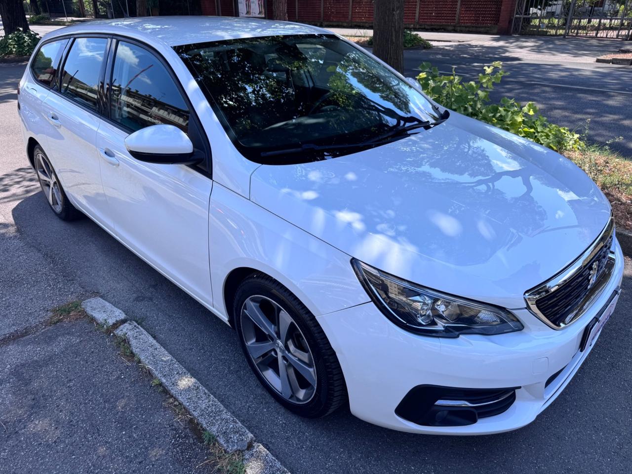 Peugeot 308 BlueHDi 100 S&S SW garanzia 12 mesi
