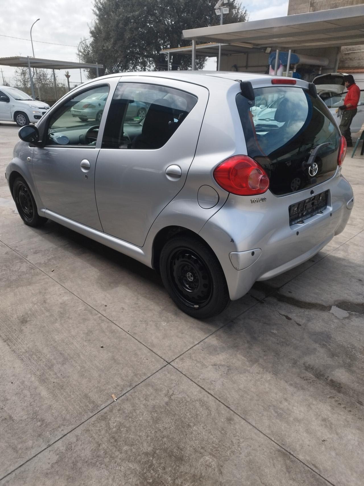 Toyota Aygo 1.0 12V VVT-i 5 porte Sol