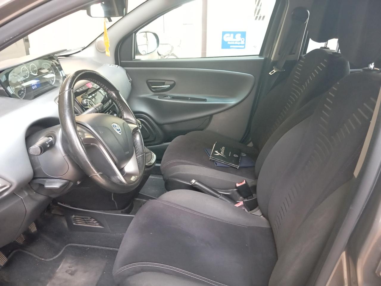 Lancia Ypsilon 1.2 69 CV Platinum permute