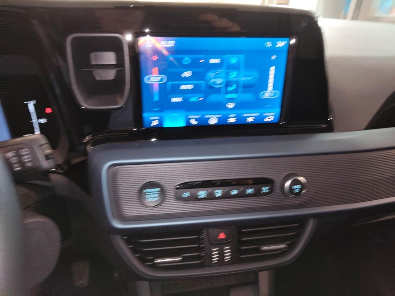 Ford Tourneo Courier 1.0 EcoBoost Powershift Titanium