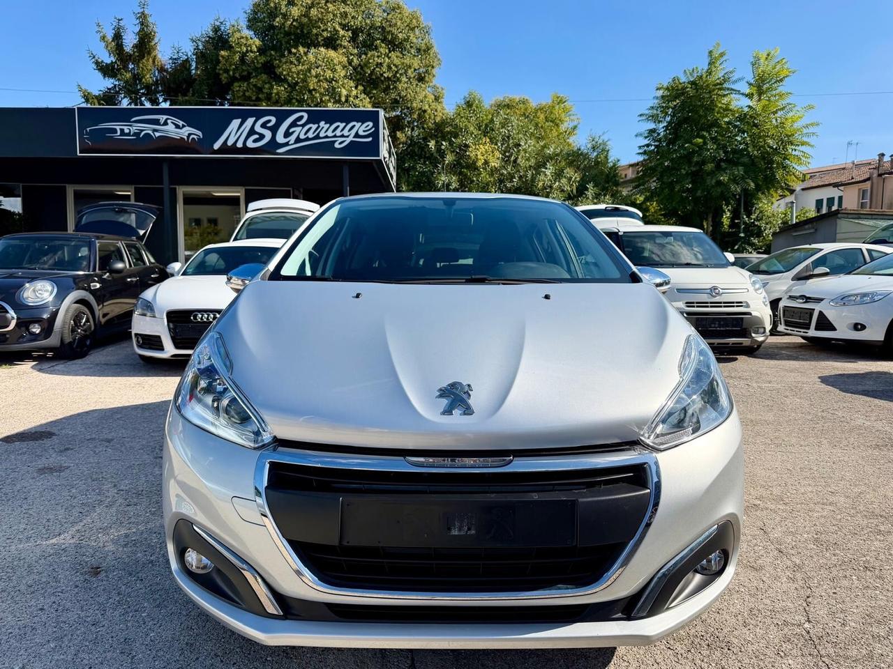 Peugeot 208 1.2 benzina neopatentati