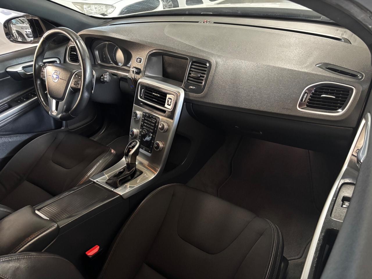 Volvo V60 Cross Country D3 Geartronic Summum