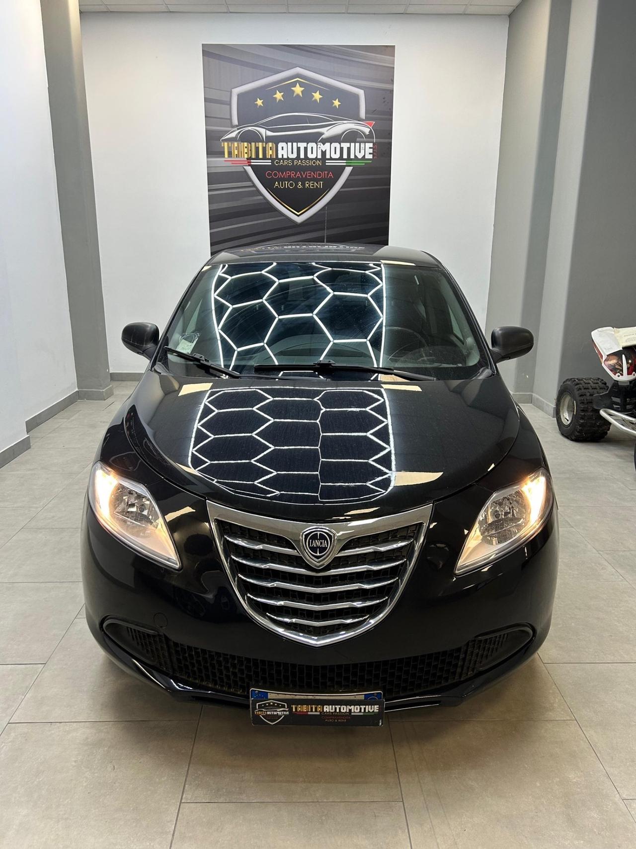 Lancia Ypsilon 1.2 69 CV 5 porte S Momodesign