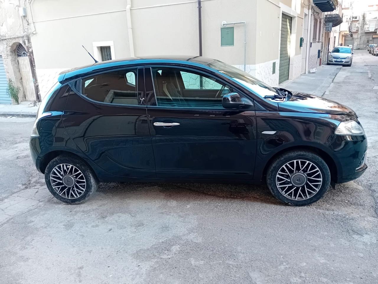 Lancia Ypsilon 1.2 69 CV 5 porte Opening Edition