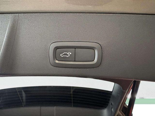 VOLVO XC40 T3 MOMENTUM PRO AUTOMATICA