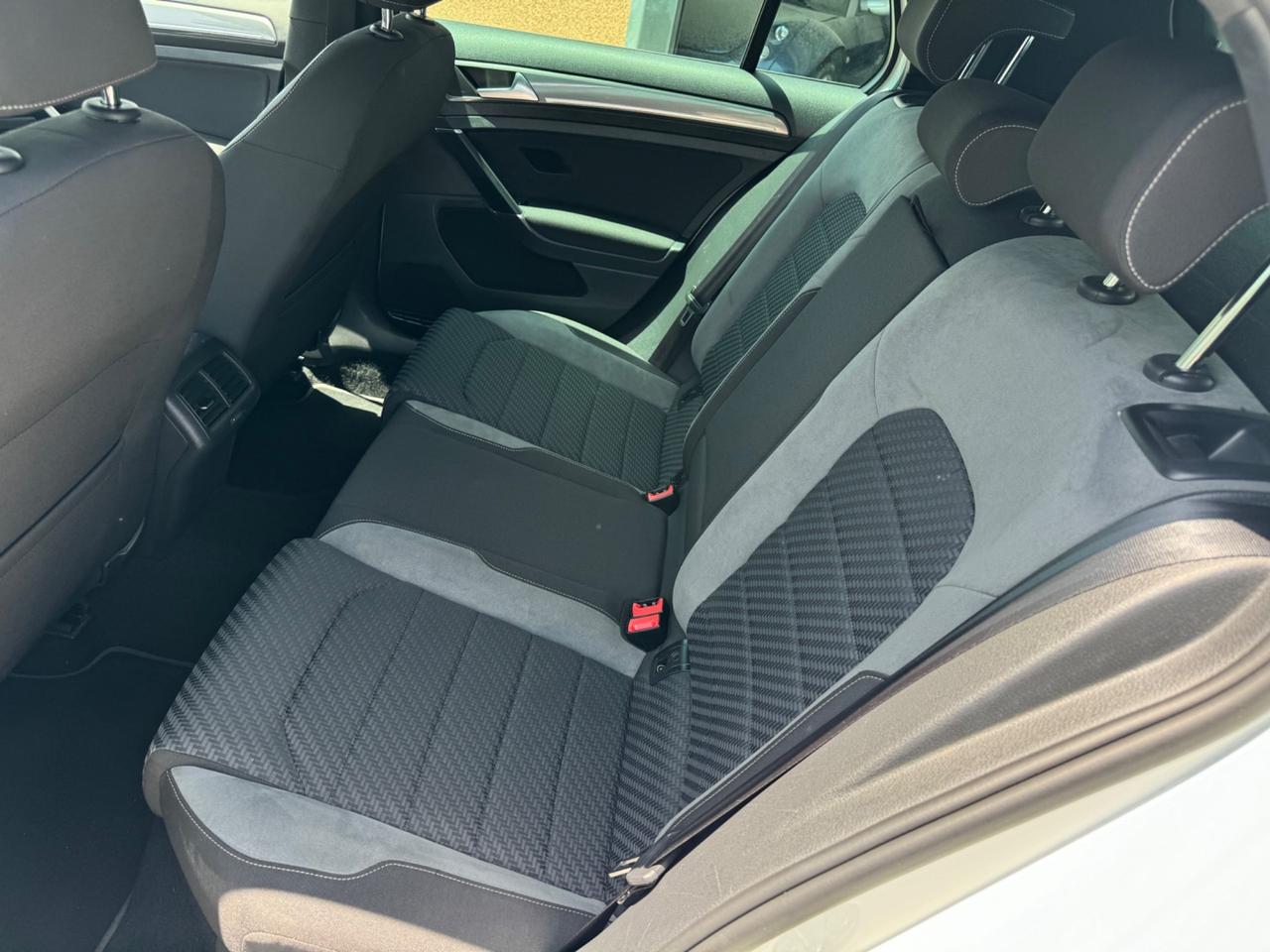 Volkswagen Golf 2.0 TDI 150cv DSG 5p. R-Line