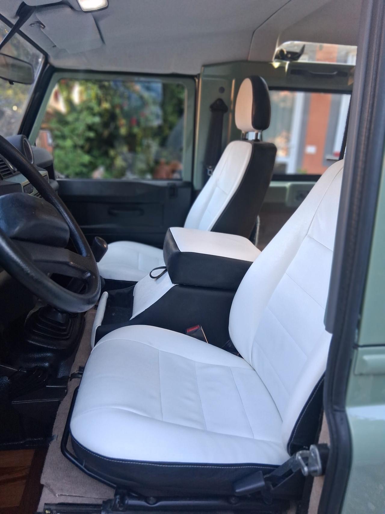 Land Rover Defender 90 2.2 TD4 Station Wagon E N1