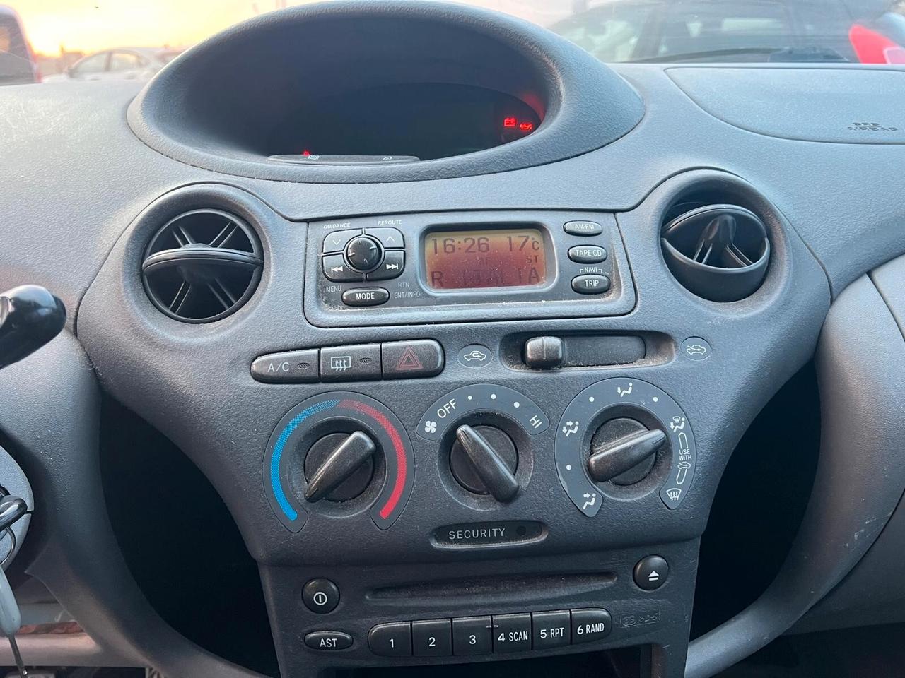 Toyota Yaris 1.0i 16V cat 5 porte