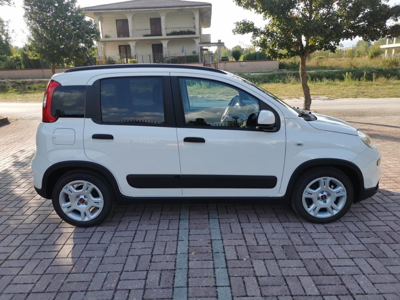 Fiat Panda Hybrid noleggio breve o lungo termine