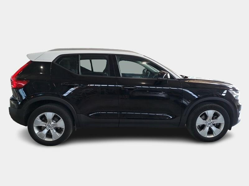 VOLVO XC40 B4 AWD automatico Momentum Pro