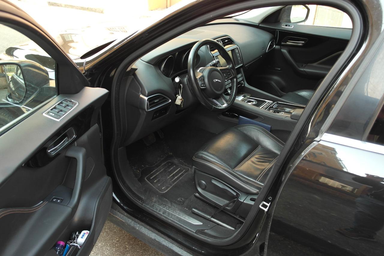 Jaguar F-Pace 3.0 D V6 300 CV AWD aut. Prestige
