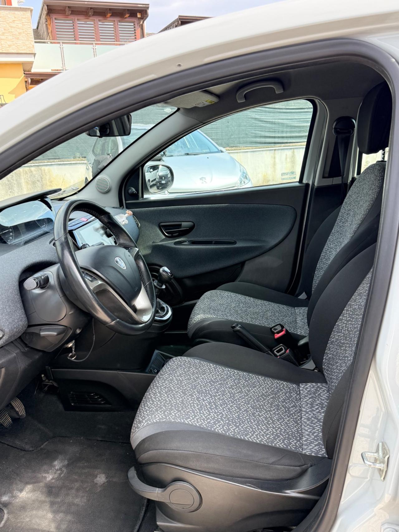 Lancia Ypsilon 1.2 69 CV 5 porte GPL Ecochic Elefantino Blu