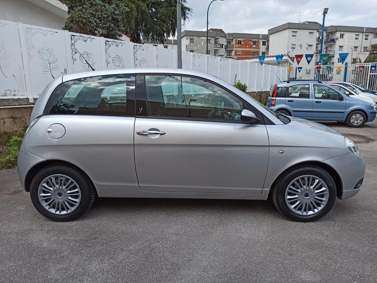 Lancia Ypsilon 1.2 8v Oro