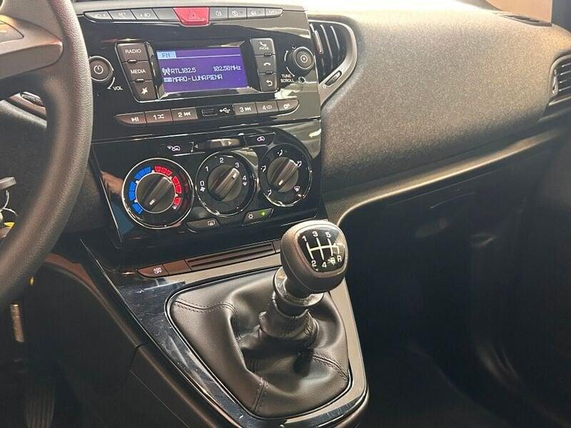 Lancia Ypsilon 1.0 FireFly 5 porte S&S Hybrid Silver