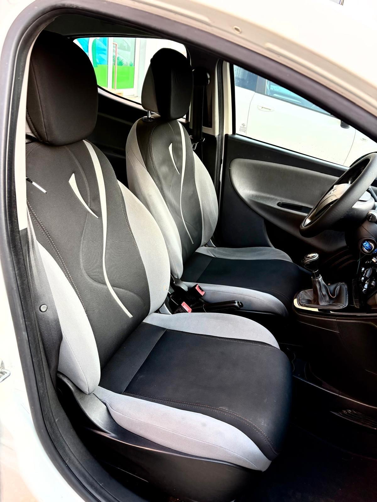 Lancia Ypsilon 1.3 MJT 16V 95 CV 5 porte S&S Silver