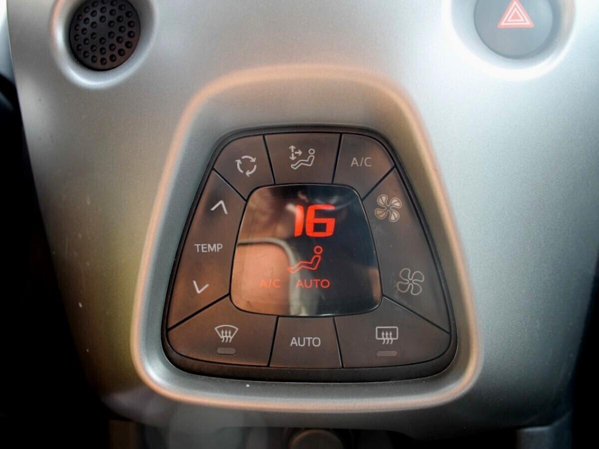 Toyota Aygo 1.0 VVT-i 69 CV 5 porte x-play TSS