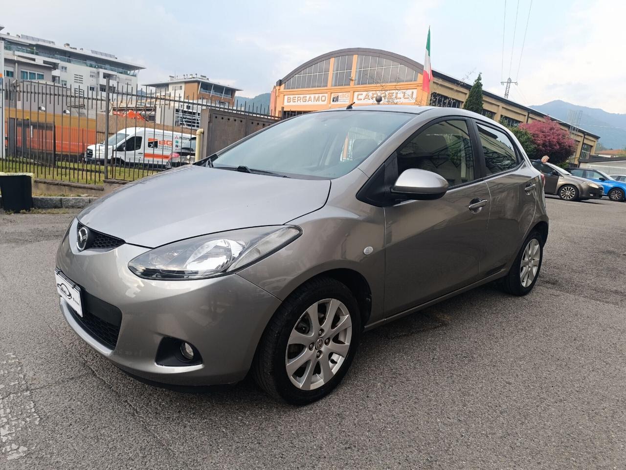 Mazda 2 1.3 75CV TRENDY CERCHI LEGA COMANDI AL VOLANTE