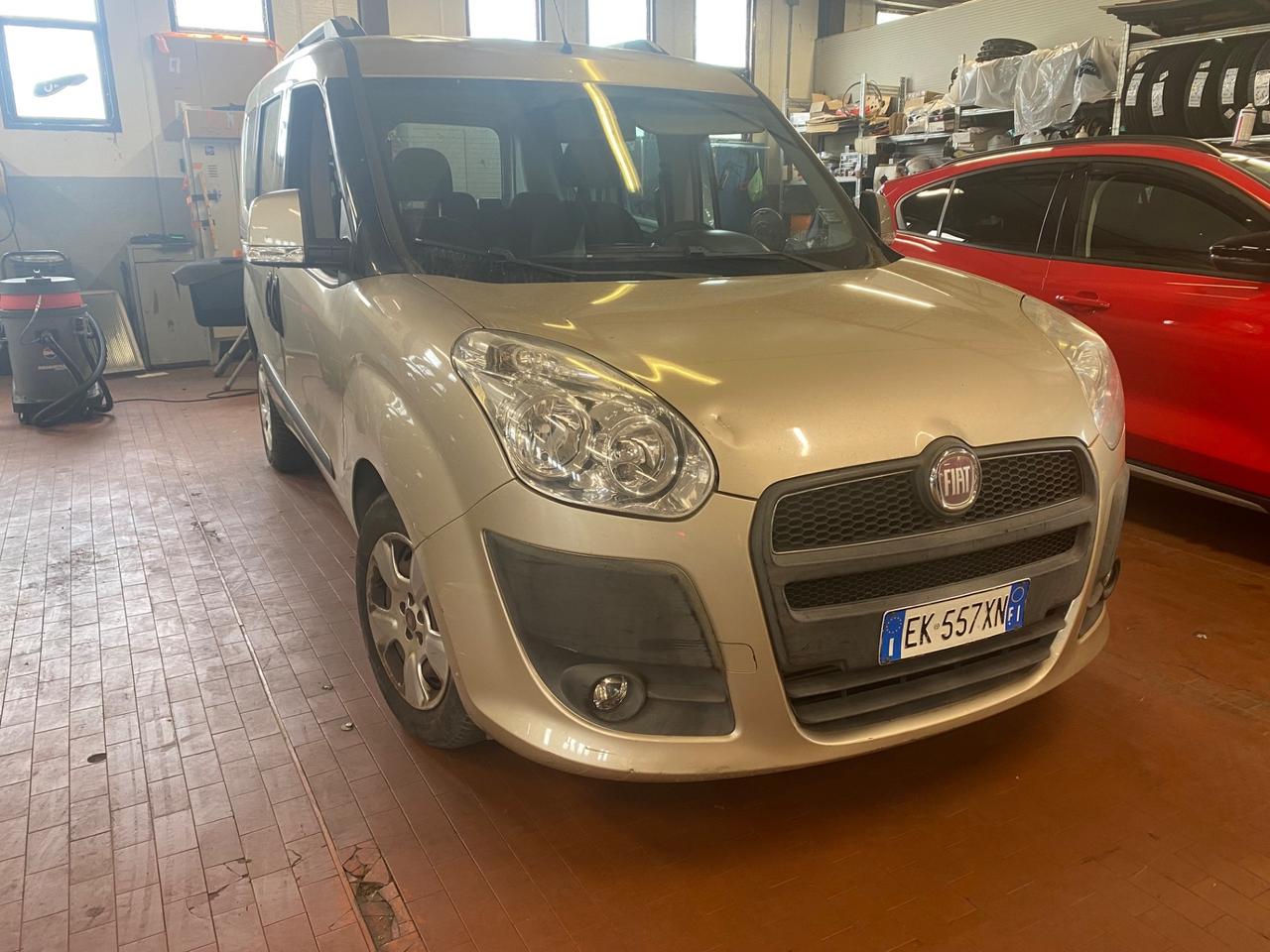 Fiat doblo 5 posti autocarro iva esposta