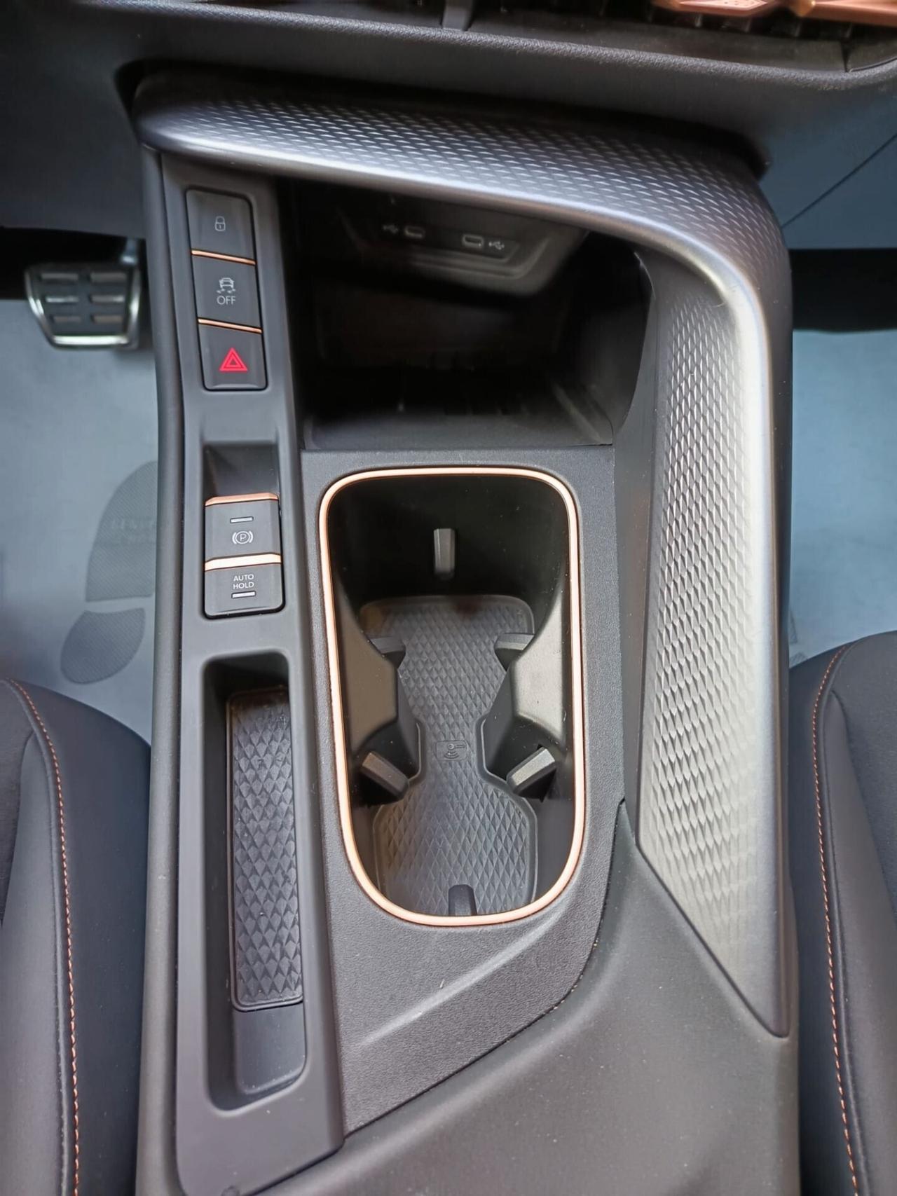 Cupra Terramar 1.5 E-Hybrid DSG, PLUG-IN *11.400 KM*, UFF., UNICOPROPRIETARIO