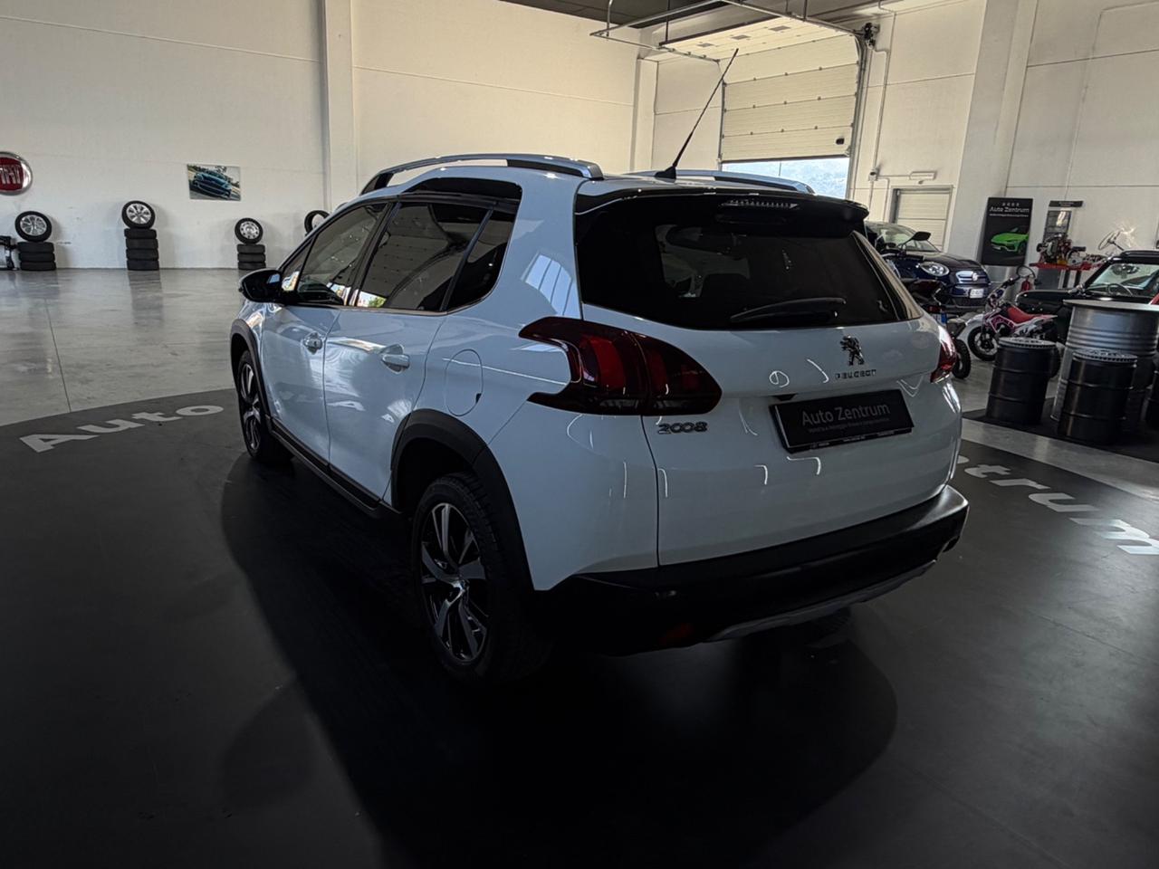 Peugeot 2008 BlueHDi 100 S&S Allure