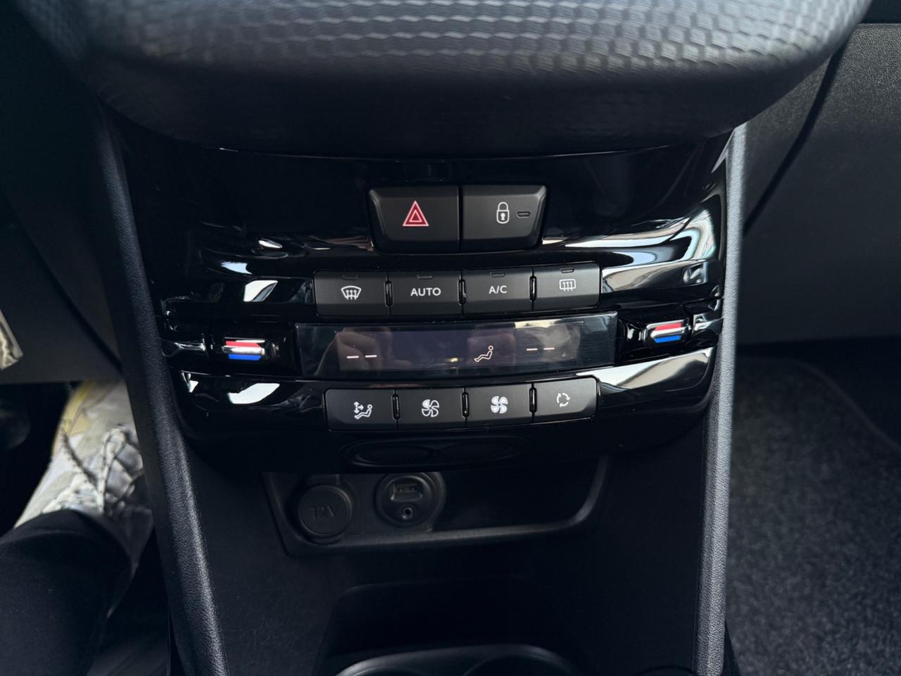 Peugeot 2008 BlueHDi 100 Black Matt