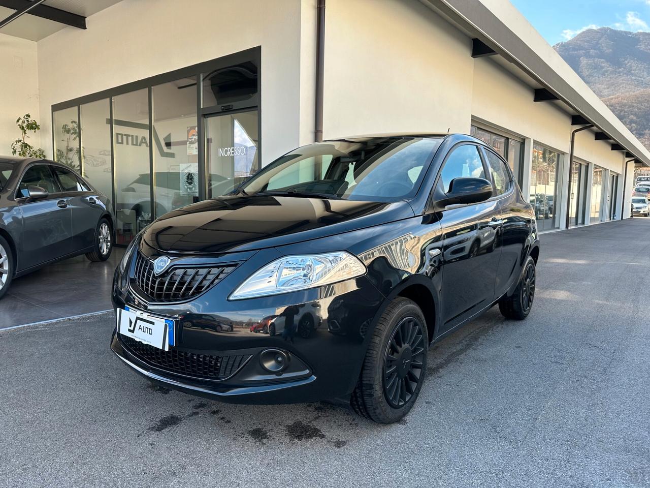 Lancia Ypsilon 1.0 FireFly 5 porte S&S Hybrid Silver