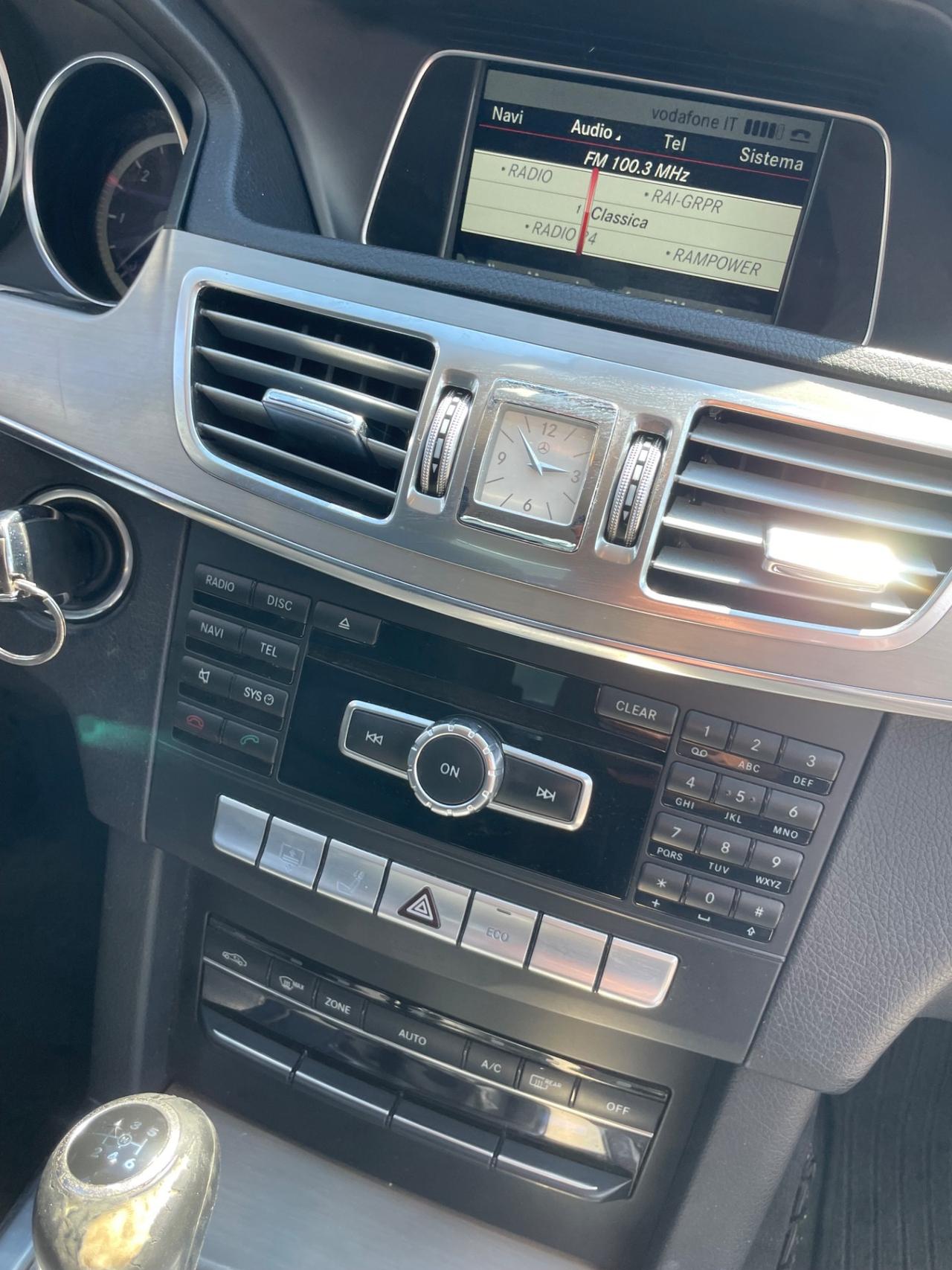 Mercedes-benz E 220 200 CDI Premium