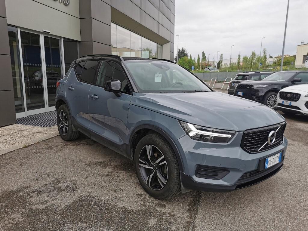 VOLVO XC40 (2017-->) XC40 T3 Geartronic Momentu...