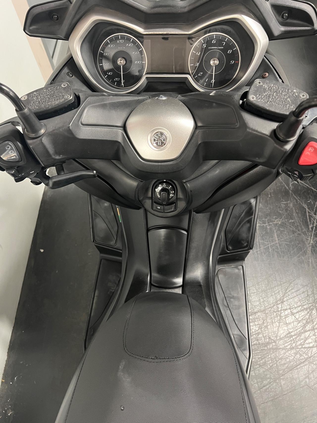 Yamaha X-Max 400
