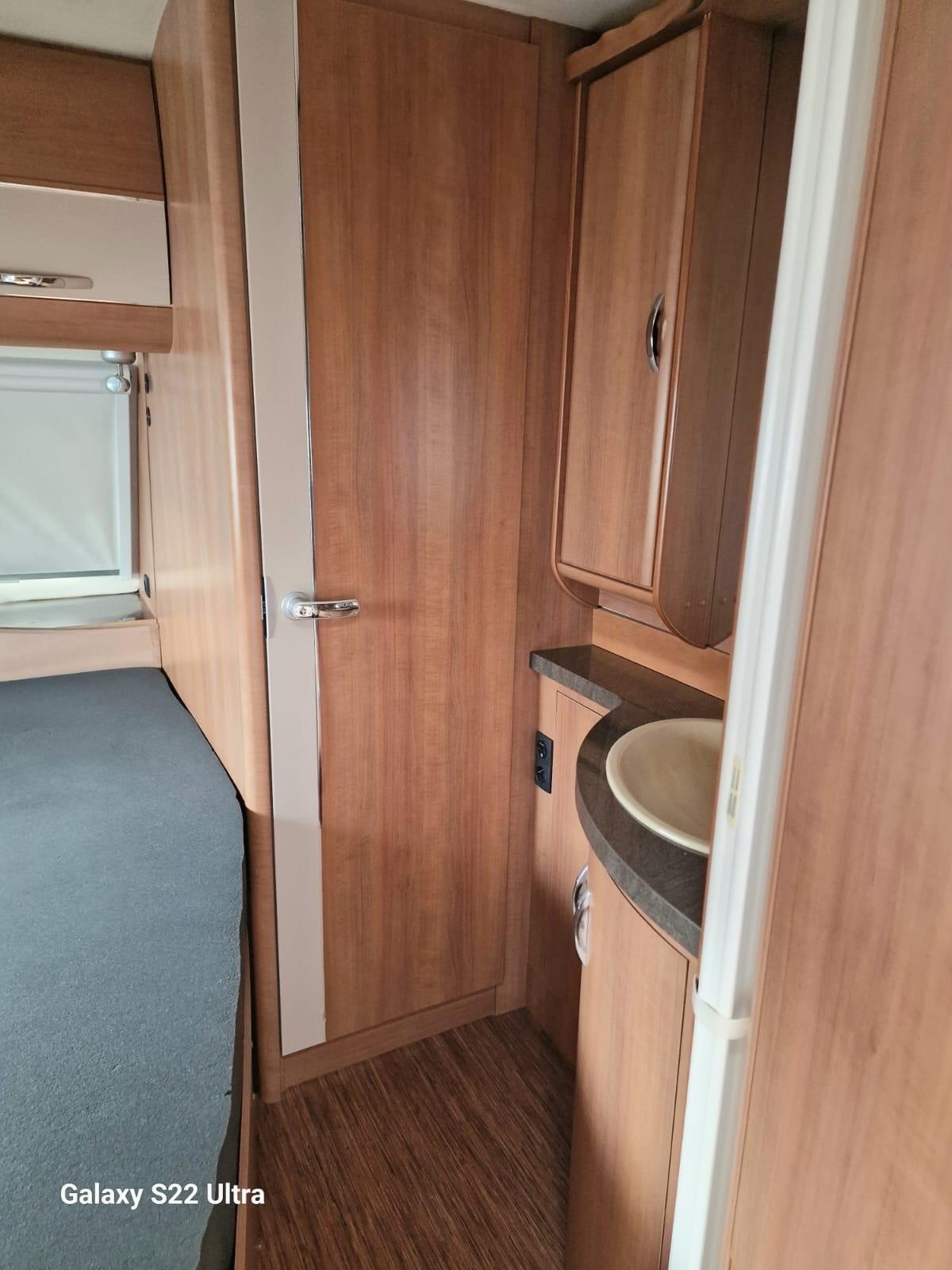 Hobby la Vita Caravan del 2010 in saldo 695