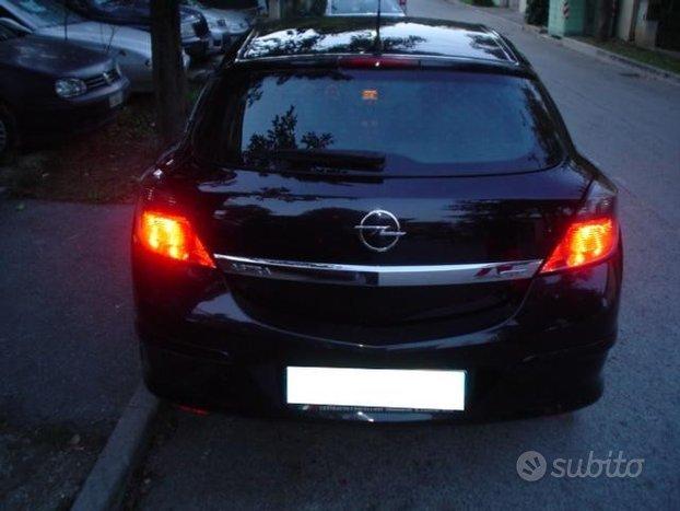 Opel Astra GTC 1.9 CDTI 150CV Cosmo