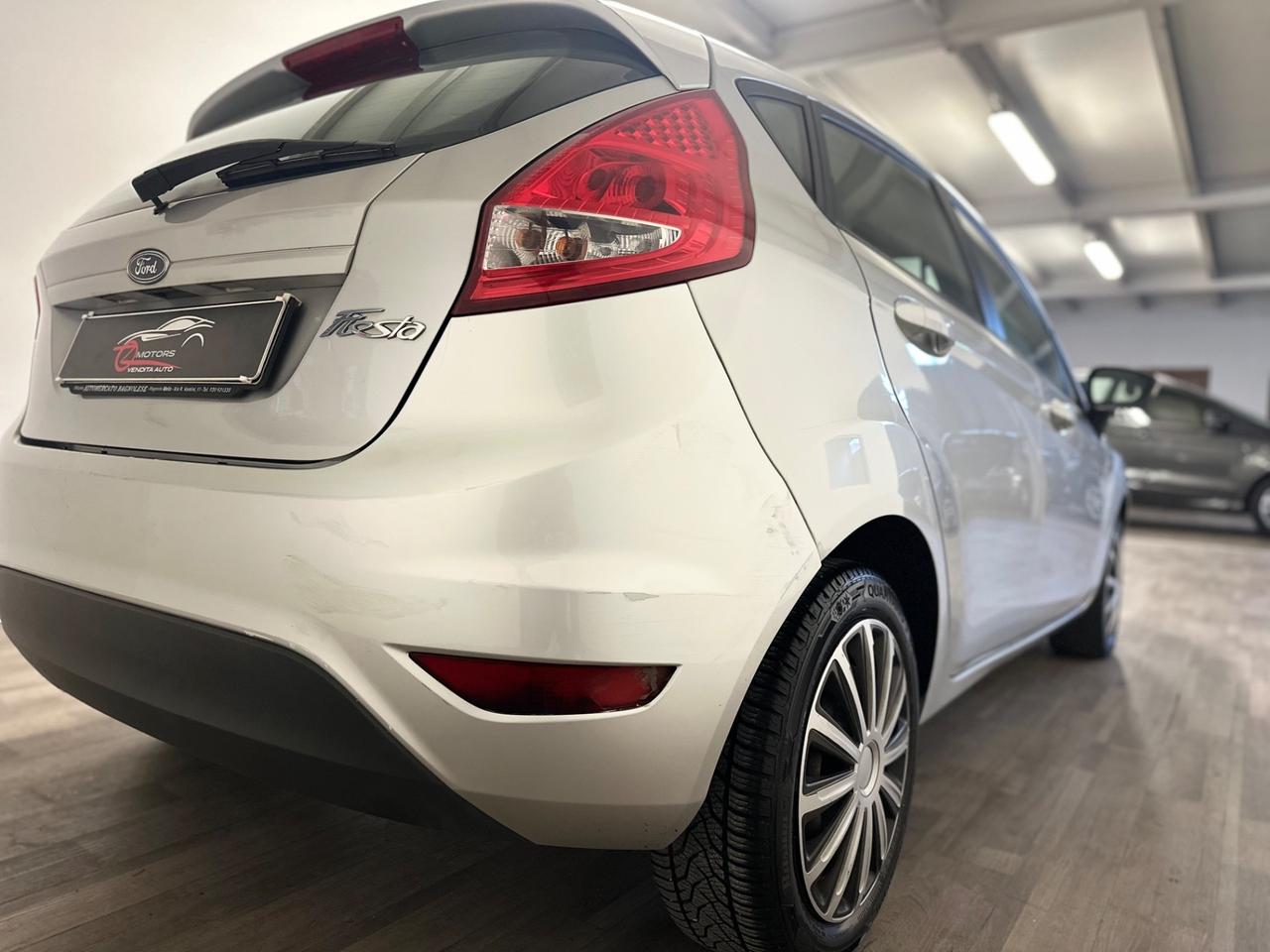 Ford Fiesta 1.4 5 porte Bz.- GPL Titanium NEOPATENTATI