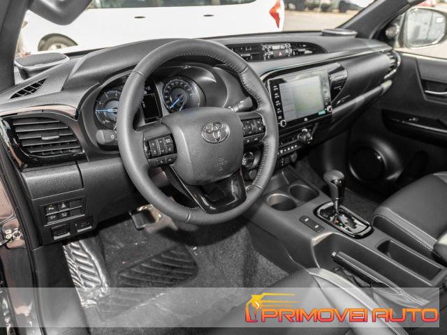 TOYOTA Hilux 2.8 D-4D A/T 4WD 4 porte Double Cab Invincible