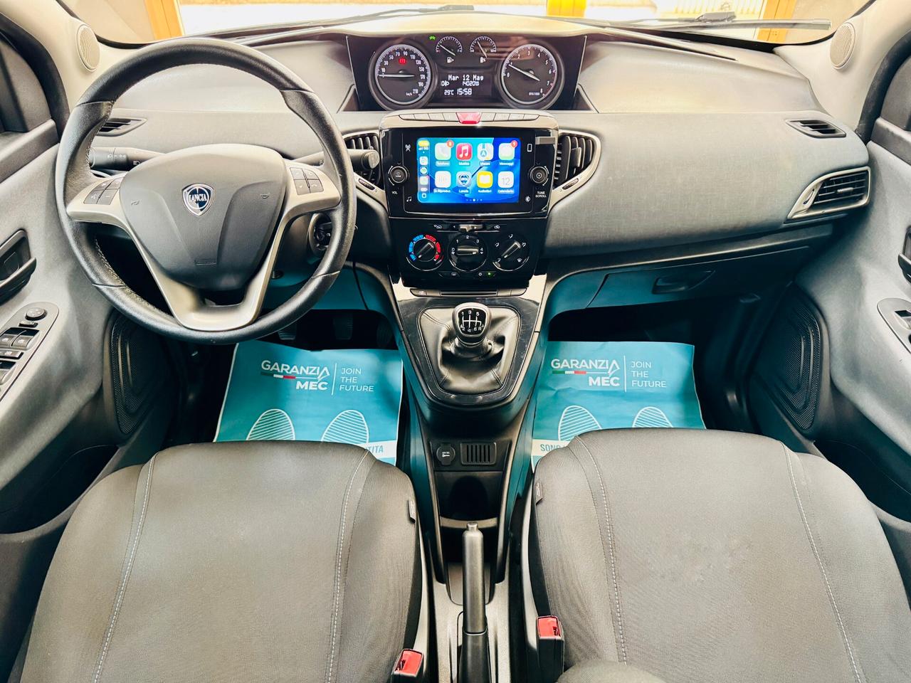 Lancia Ypsilon 1.0 Hybrid Silver / CarPlay S&S