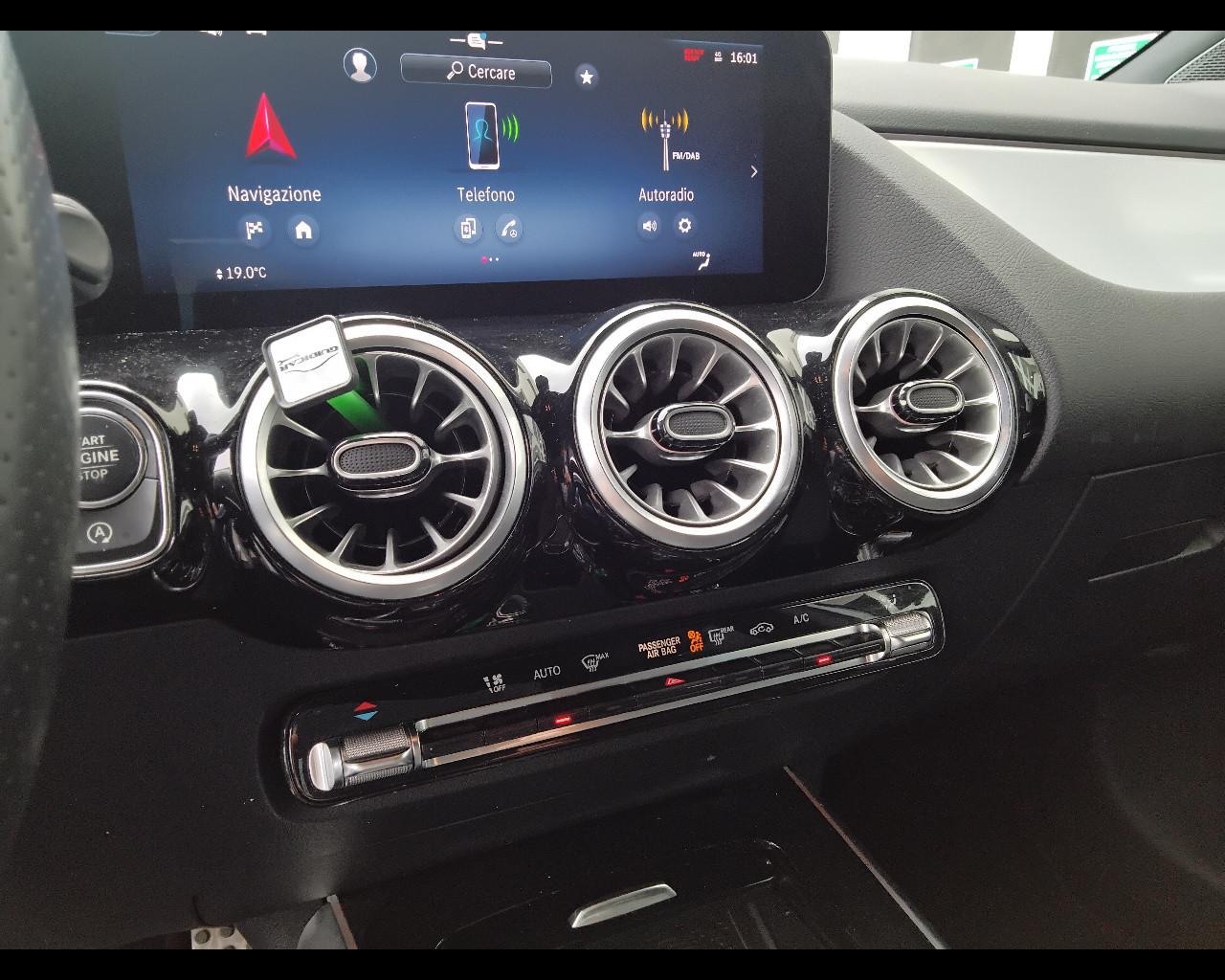Mercedes-Benz GLA-H247 2023 - GLA 180 d AMG Line Advanced Plus auto