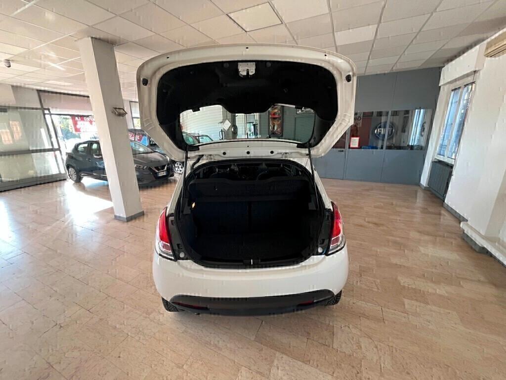 Lancia Ypsilon 0.9 TwinAir 85 Cv 5p Ecochic Metano Adatta per Neopatentati