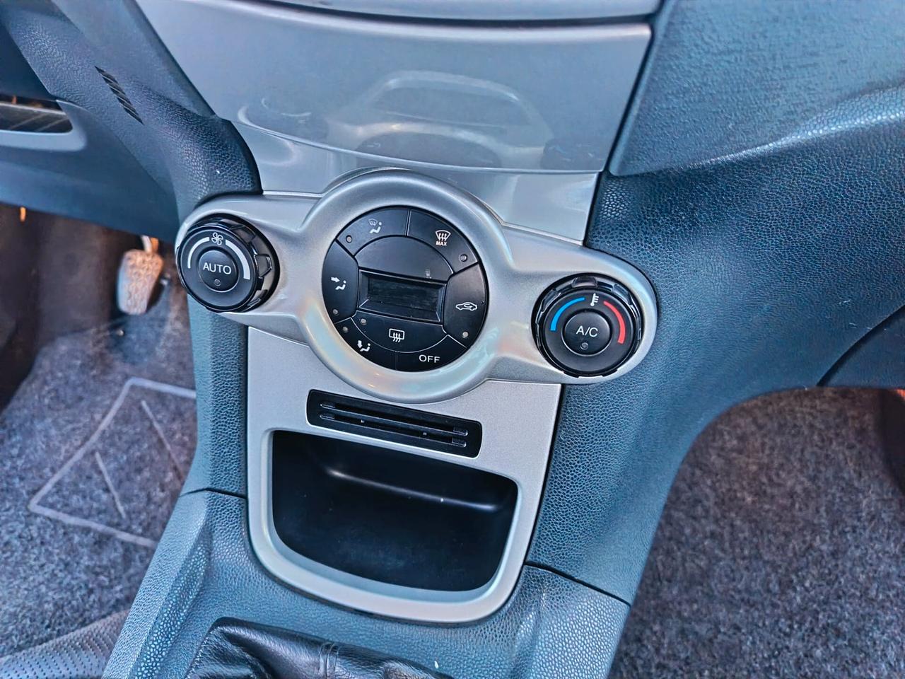 Ford Fiesta 2010 1.4 5 porte Bz.- GPL Titanium NEOPATENTATI LEGGI BENE