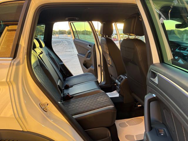 VOLKSWAGEN Tiguan 2.0 TDI 150 CV SCR DSG R-Line LUCI AMBIENTE