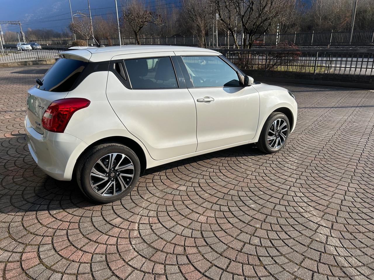 Suzuki Swift 1.2 Hybrid 4WD AllGrip Top