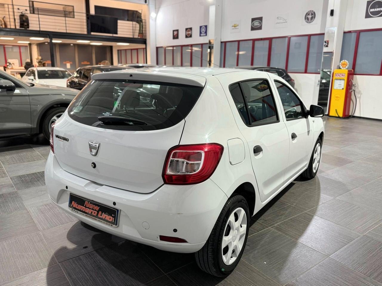 Dacia Sandero 1.2 benzina 75CV Serie Speciale Laureate Family