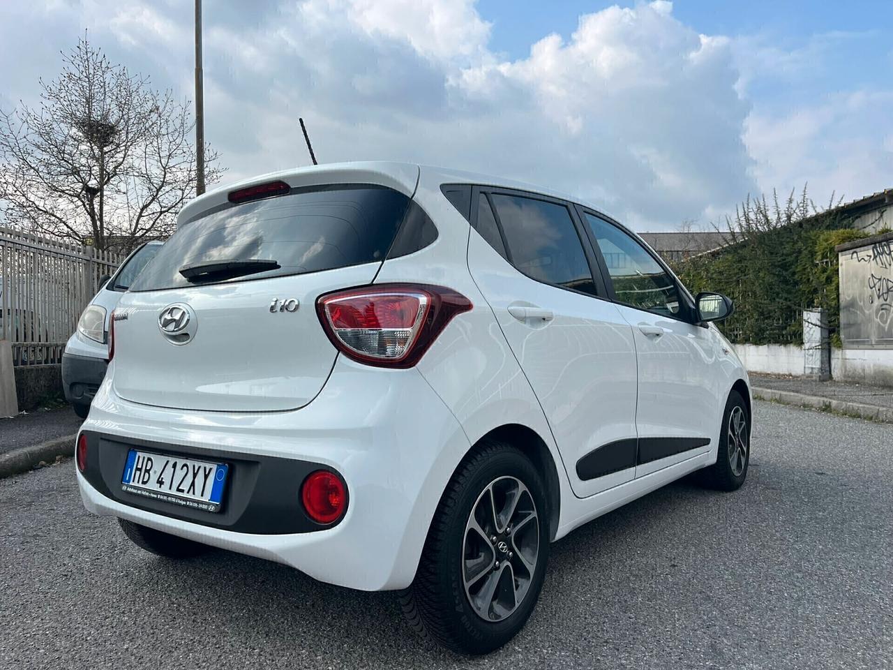 Hyundai i10 1.0 BENZ SOLO 20.000KM